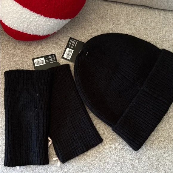 Black Beanie and Glove Set with Pink Bows - Picture 4 of 7